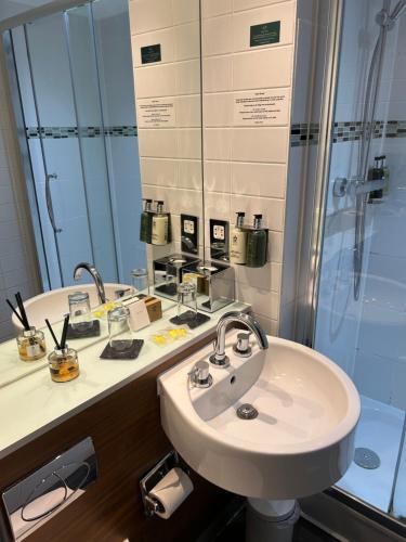 Habitación Superior Doble del hotel The Wesley Euston. Foto 6