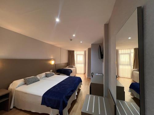 Habitación Cuádruple Estándar del hotel Montesol Benidorm. Foto 2