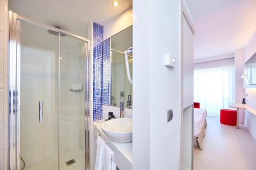 Habitación Doble Estándar con balcón - 1 o 2 camas del hotel Indico Rock Mallorca - Adults Only. Foto 2