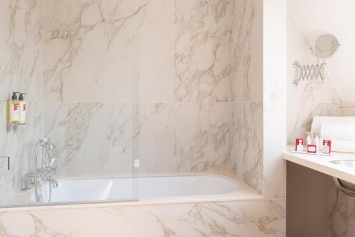 Habitación Deluxe del hotel de Montesquieu. Foto 4