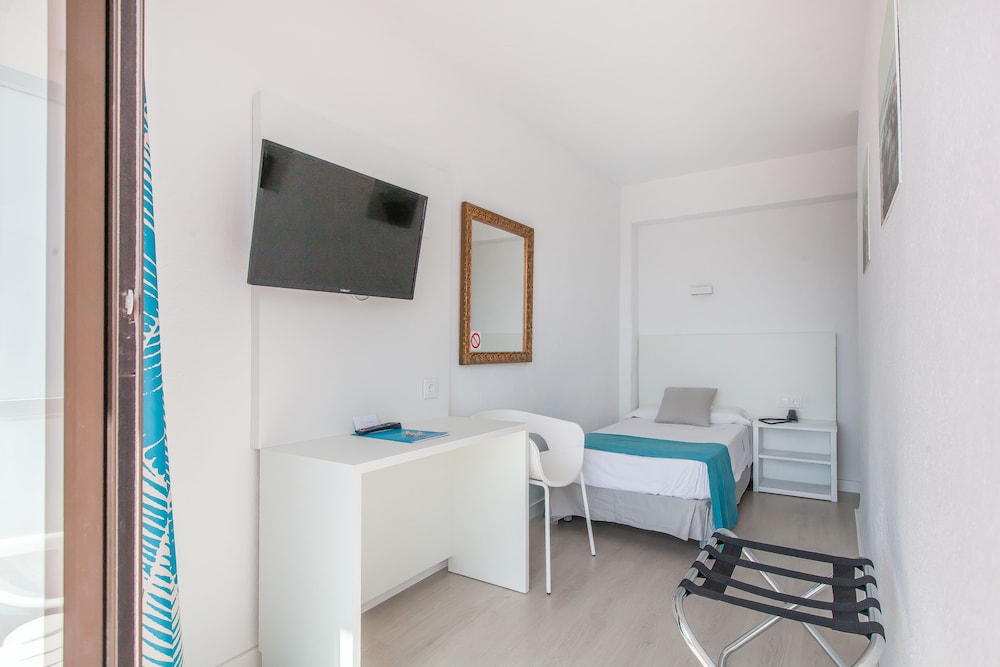 Habitación individual del hotel BLUESEA Arenal Tower Adults Only. Foto 2