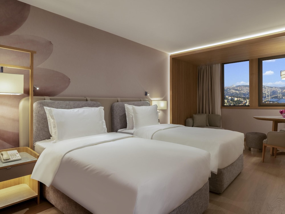 Habitación superior, 2 camas individuales, vistas a la ciudad del hotel Mövenpick Istanbul Bosphorus