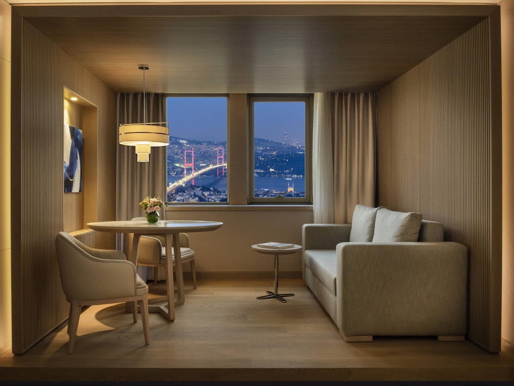 Habitación doble, 1 cama individual (Bosphorus) del hotel Mövenpick Istanbul Bosphorus. Foto 2