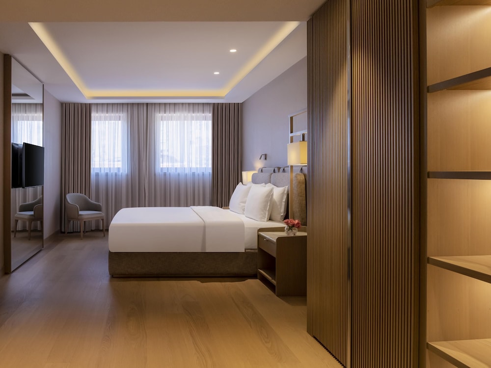 Suite familiar, varias camas del hotel Mövenpick Istanbul Bosphorus. Foto 1