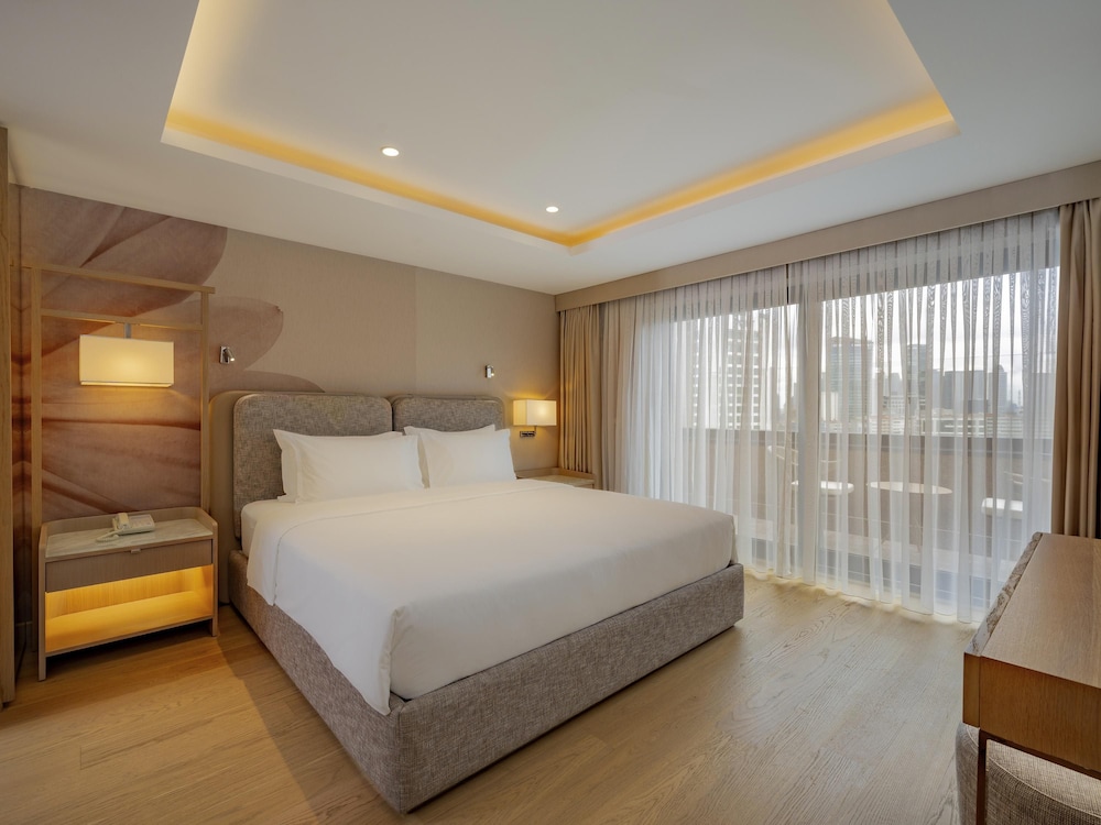 Suite presidencial, 1 cama de matrimonio grande del hotel Mövenpick Istanbul Bosphorus. Foto 5
