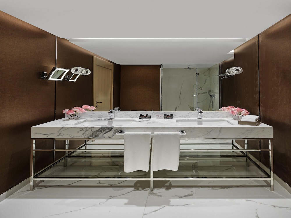 Suite familiar, varias camas, cocina del hotel Mövenpick Istanbul Bosphorus. Foto 3