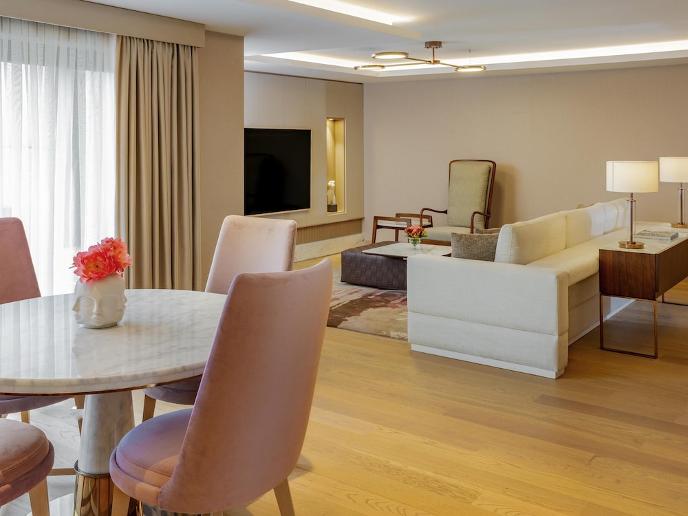Suite presidencial, 1 cama de matrimonio grande del hotel Mövenpick Istanbul Bosphorus