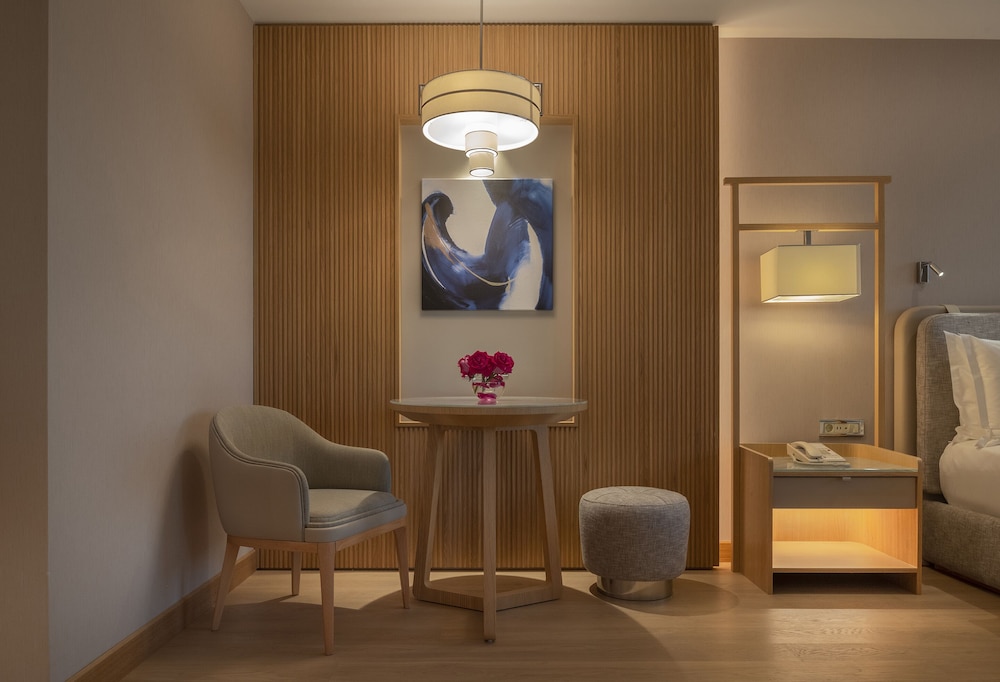 Habitación Deluxe, 2 camas individuales del hotel Mövenpick Istanbul Bosphorus. Foto 2