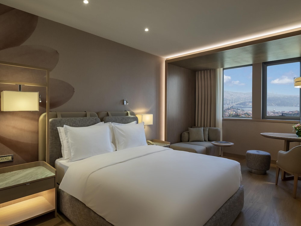 Habitación Deluxe, 1 cama doble del hotel Mövenpick Istanbul Bosphorus. Foto 4