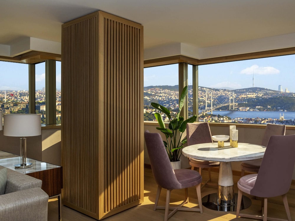 Habitación, 1 cama doble (Panoramic) del hotel Mövenpick Istanbul Bosphorus. Foto 1