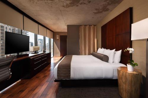 Habitación Doble con cama grande y vistas panorámicas del hotel Eurostars Magnificent Mile. Foto 3