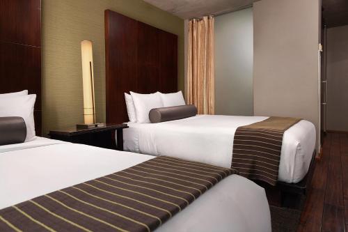 Habitación Doble Deluxe - 2 camas dobles del hotel Eurostars Magnificent Mile. Foto 1