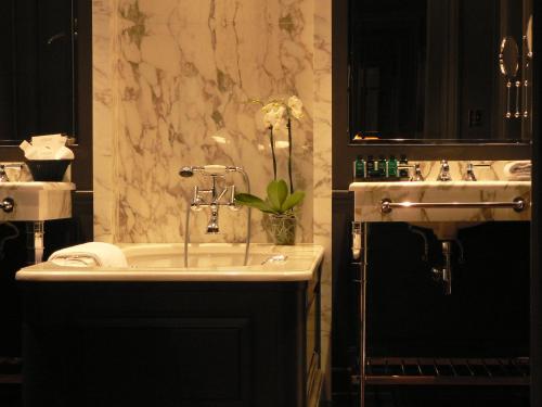 Suite Executive del hotel Marquis Faubourg Saint-Honore Relais & Châteaux. Foto 8