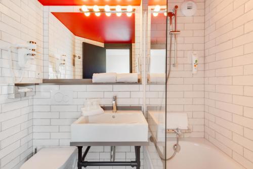 Habitación Doble Estándar del hotel Ibis Styles Paris Saint Denis Plaine. Foto 11