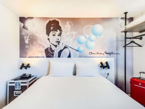 Habitación Doble Estándar - 2 camas del hotel Ibis Styles Paris Saint Denis Plaine. Foto 3