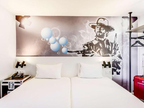 Habitación Doble Estándar - 2 camas del hotel Ibis Styles Paris Saint Denis Plaine. Foto 4