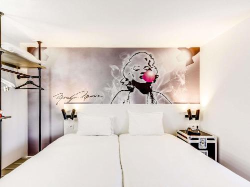Habitación Doble Estándar - 2 camas del hotel Ibis Styles Paris Saint Denis Plaine. Foto 10