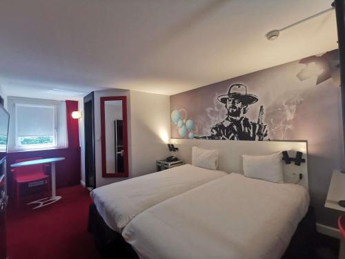 Habitación Doble Estándar - 2 camas del hotel Ibis Styles Paris Saint Denis Plaine. Foto 12