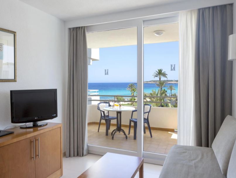 Apartamento de 2 dormitorios vista mar lateral del hotel Hipotels Mercedes. Foto 4