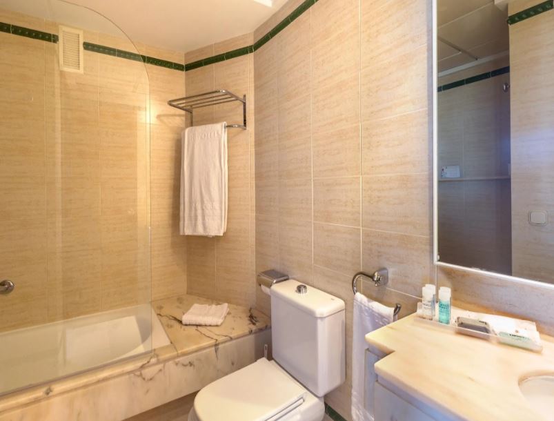 Apartamento de 1 dormitorio vista mar lateral del hotel Hipotels Mercedes. Foto 1