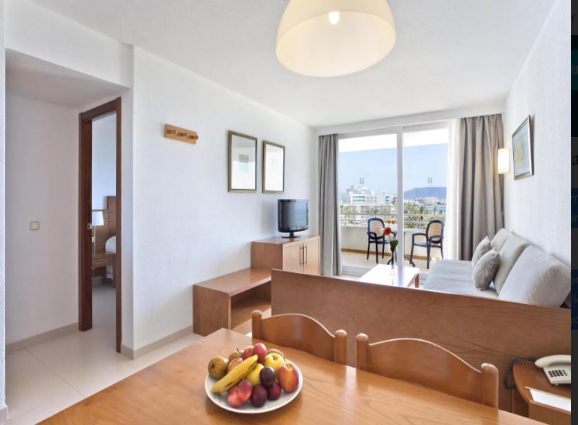 Apartamento de 2 dormitorios vista mar lateral del hotel Hipotels Mercedes. Foto 12