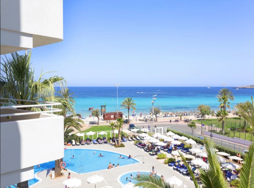 Apartamento de 2 dormitorios vista mar lateral del hotel Hipotels Mercedes. Foto 13