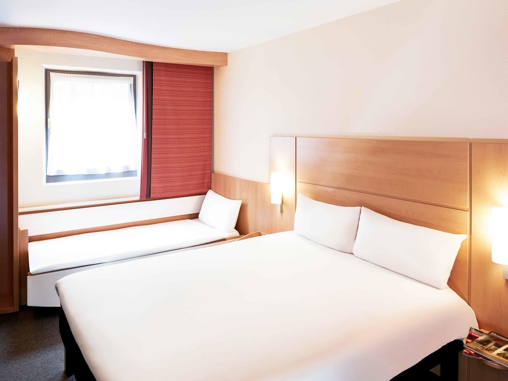 Habitación familiar doble del hotel ibis Londres Elstre Borehamwood. Foto 6