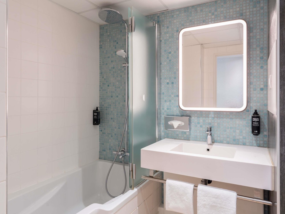 Habitación estándar, 1 cama doble con sofá cama del hotel Ibis Styles Paris Porte D’orléans. Foto 7