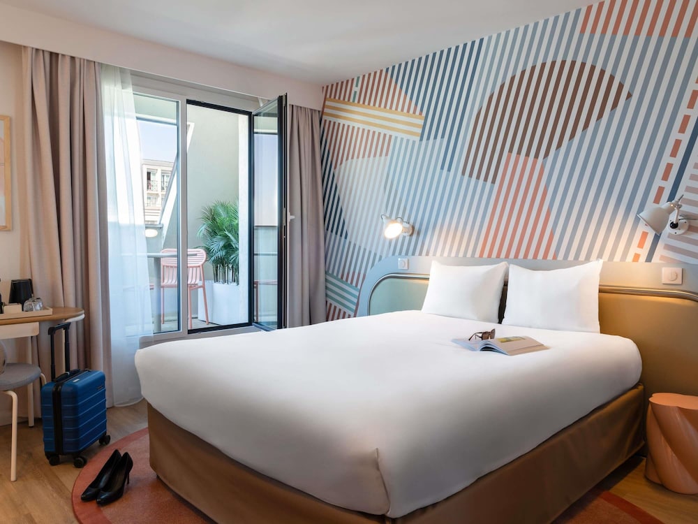 Suite, 1 cama doble con sofá cama, balcón del hotel Ibis Styles Paris Porte D’orléans