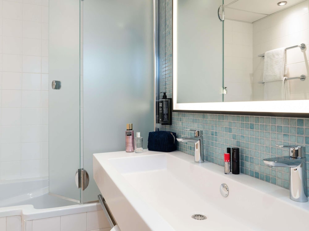 Habitación superior, 1 cama doble con sofá cama del hotel Ibis Styles Paris Porte D’orléans. Foto 4