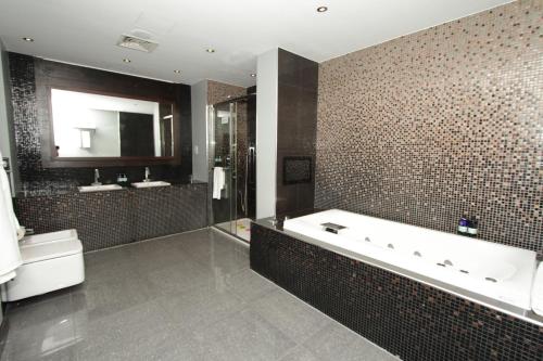 Suite Junior del hotel Rafayel. Foto 7