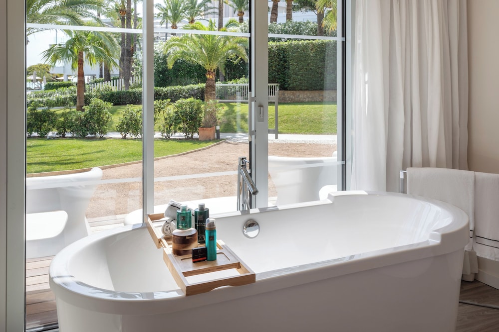Suite The Level Garden con bañera exterior del hotel Melia South Beach. Foto 1