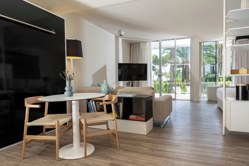 Suite The Level Garden con bañera exterior del hotel Melia South Beach. Foto 3