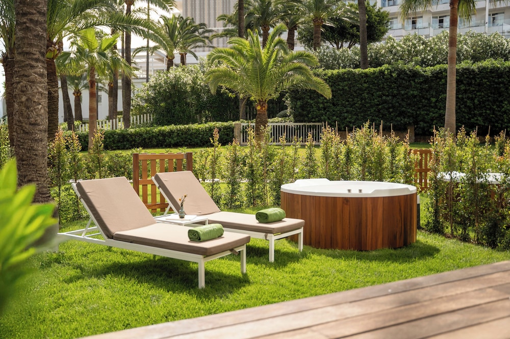 Suite The Level Garden con bañera exterior del hotel Melia South Beach. Foto 5