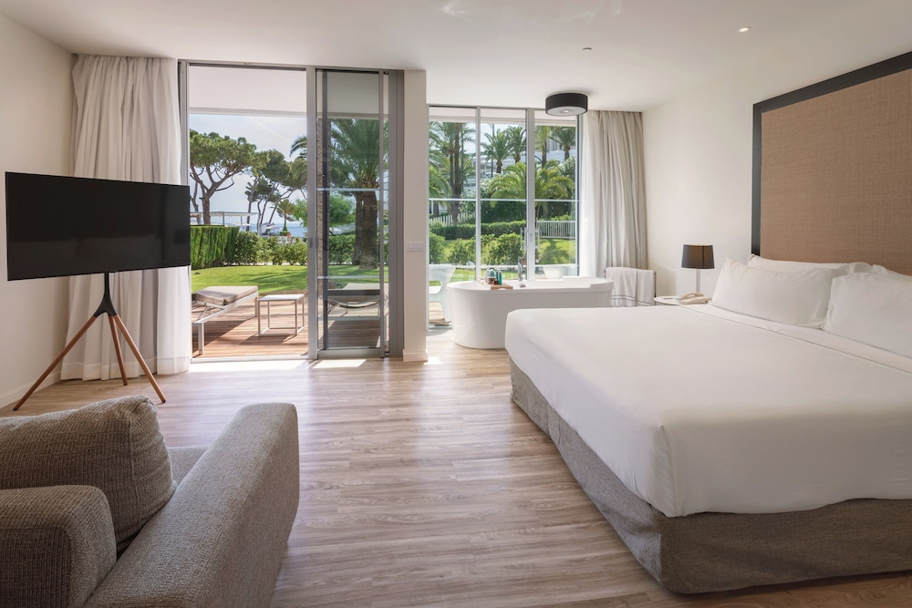 Suite The Level Garden con bañera exterior del hotel Melia South Beach. Foto 7