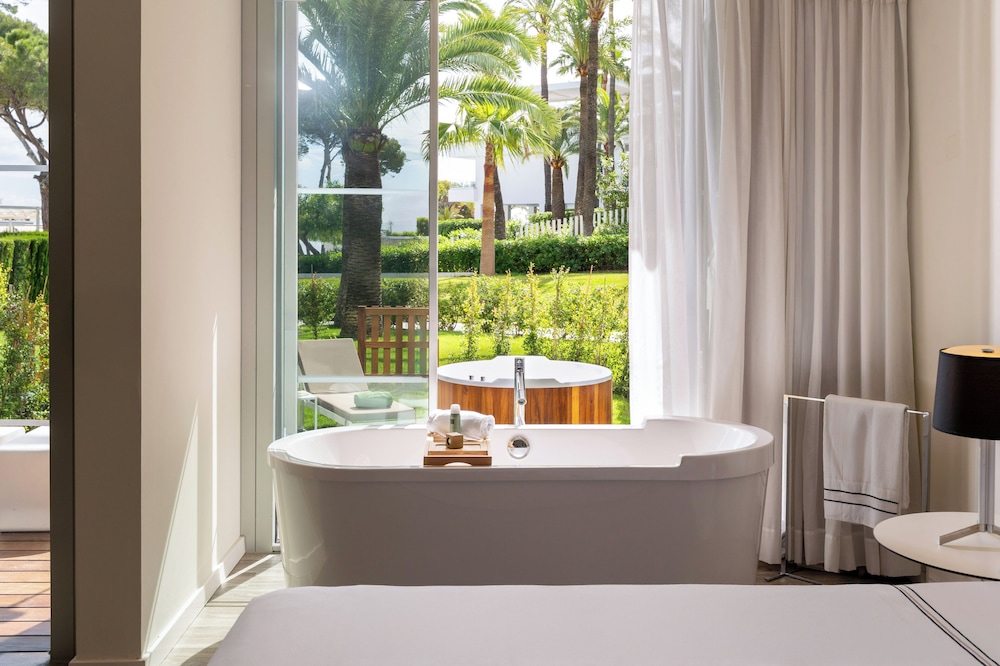 Suite The Level Garden con bañera exterior del hotel Melia South Beach. Foto 11