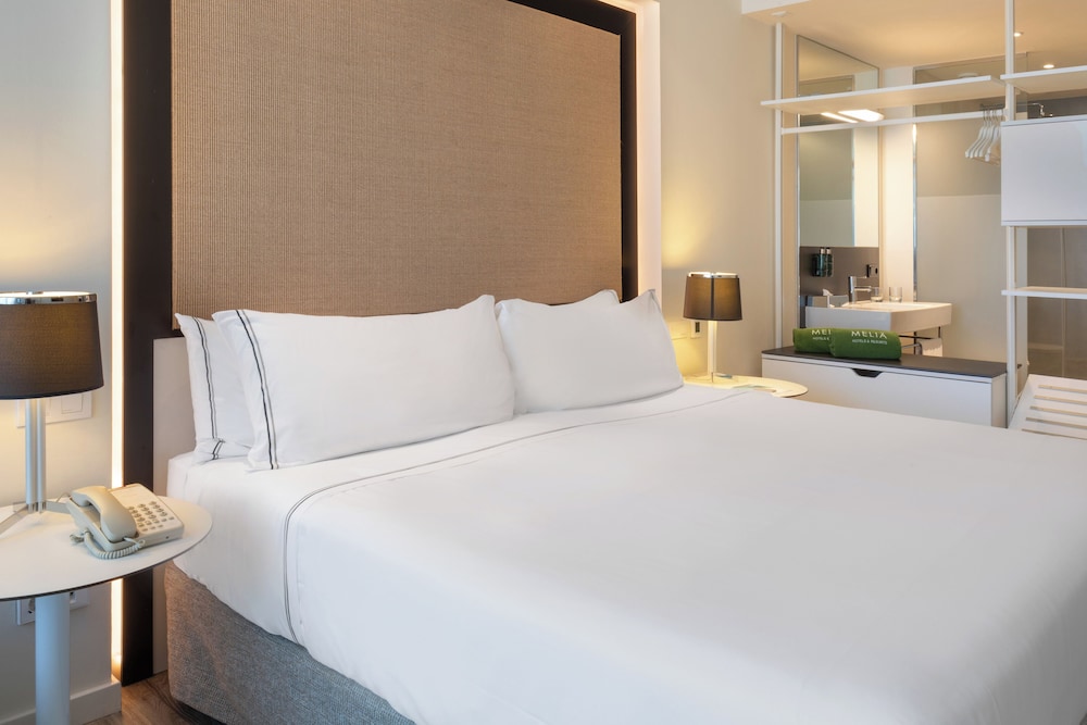 Habitación Meliá con vistas laterales al mar del hotel Melia South Beach