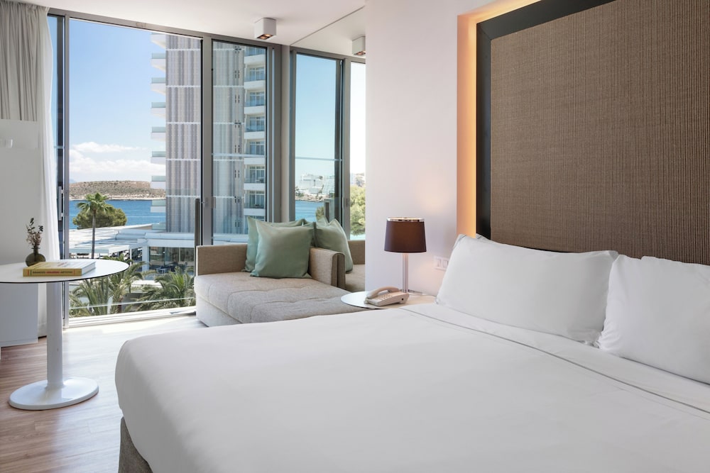 Habitación Melia con vistas frontales al mar del hotel Melia South Beach. Foto 1