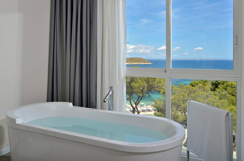 Suite Junior con vistas al mar del hotel Melia South Beach. Foto 2