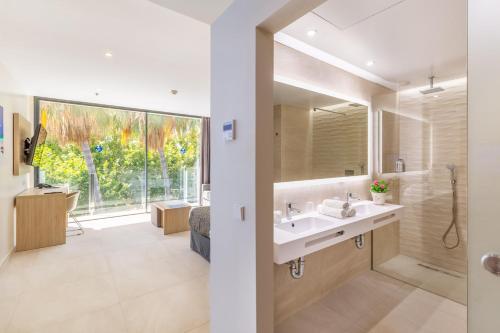 Suite Junior del hotel Samos. Foto 1