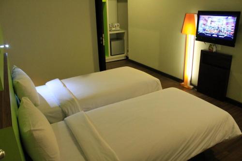 Habitación Doble Superior con balcón - 2 camas individuales del hotel Ibis Styles Bali Denpasar. Foto 1