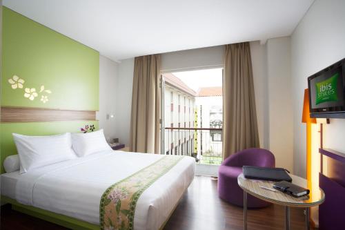 Habitación Doble Superior del hotel Ibis Styles Bali Denpasar. Foto 10