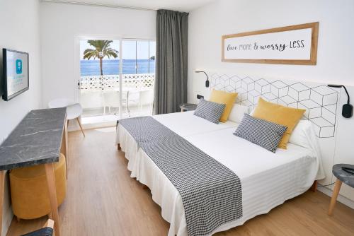 Habitación Triple con vistas al mar y acceso al spa del hotel Spa Flamboyan Caribe. Foto 2