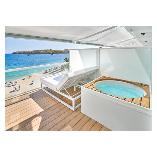 Suite Junior con bañera de hidromasaje, cama balinesa en la terraza y acceso al spa del hotel Spa Flamboyan Caribe. Foto 4