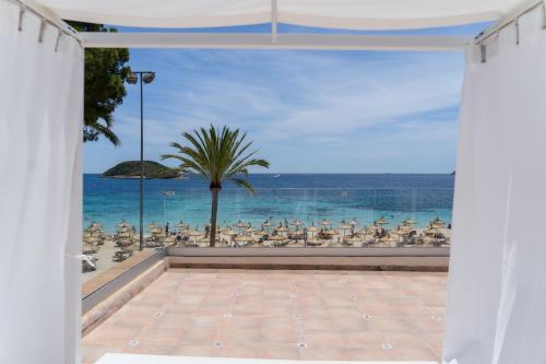 Suite Junior con bañera de hidromasaje, cama balinesa en la terraza y acceso al spa del hotel Spa Flamboyan Caribe. Foto 14
