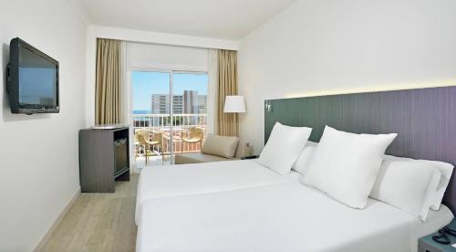 Habitación Sol con vistas a la piscina del hotel Sol Guadalupe. Foto 1