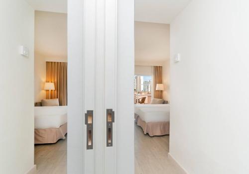 Habitación Comunicada con vistas a la piscina del hotel Sol Guadalupe. Foto 2