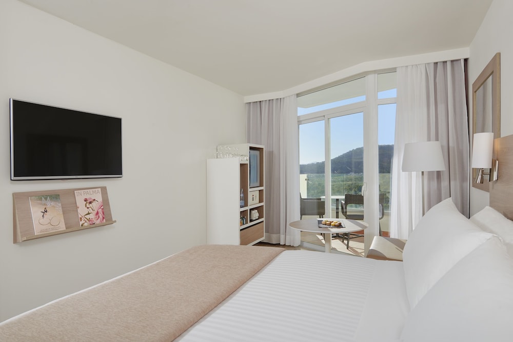 Habitación Meliá del hotel Melia Calviá Beach. Foto 1