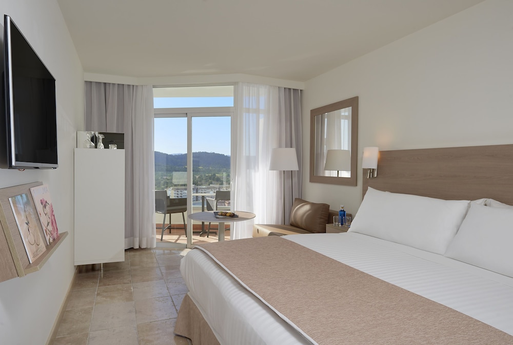 Habitación Conectada Meliá del hotel Melia Calviá Beach. Foto 1