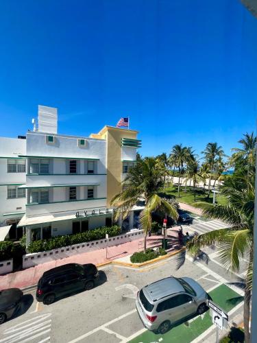 Habitación con vistas parciales al océano - Cama grande - No fumadores del hotel Majestic Hotel South Beach. Foto 2
